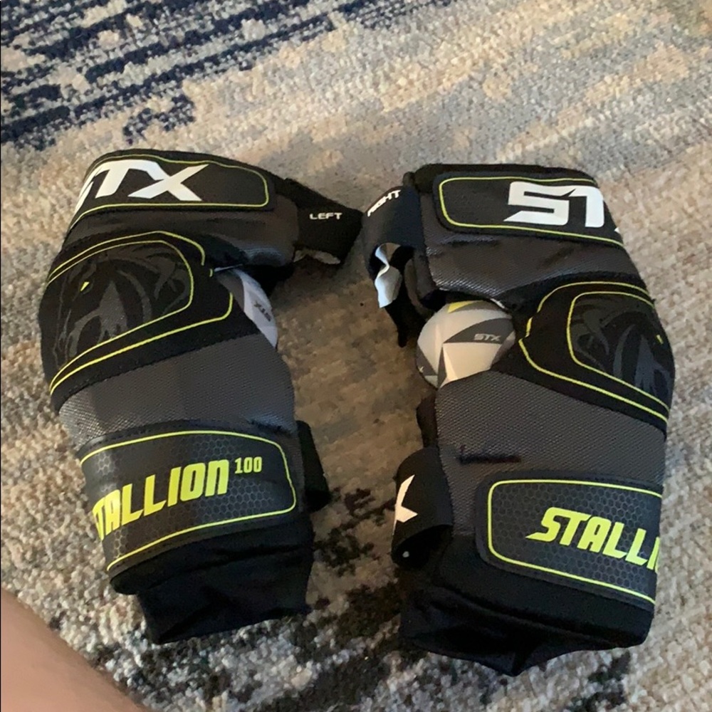 Elbow pads